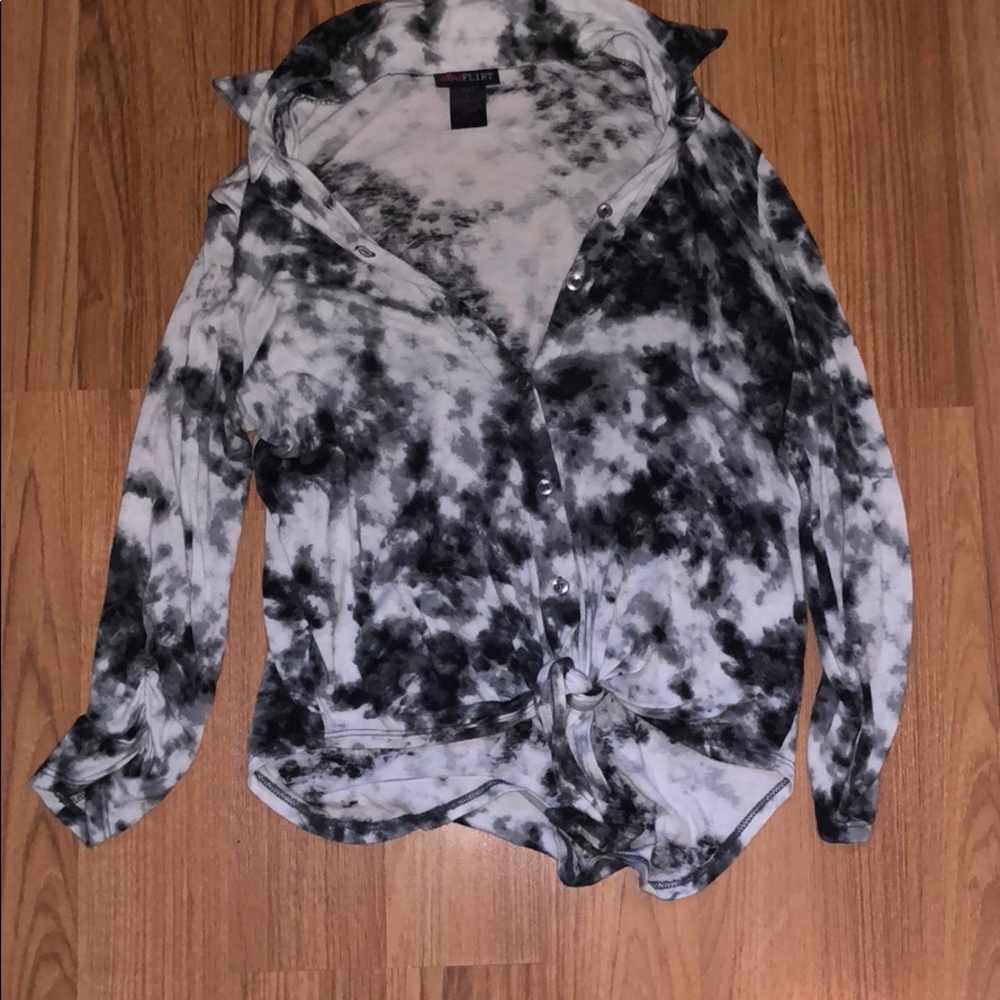 Black and white tie dye shirt size L